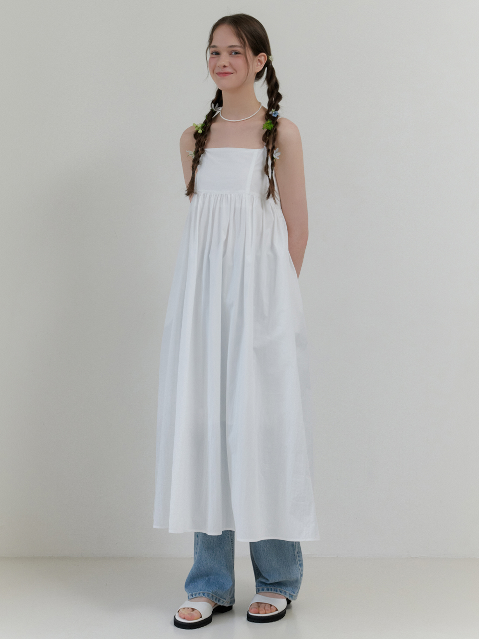 Backless strap dress (white)