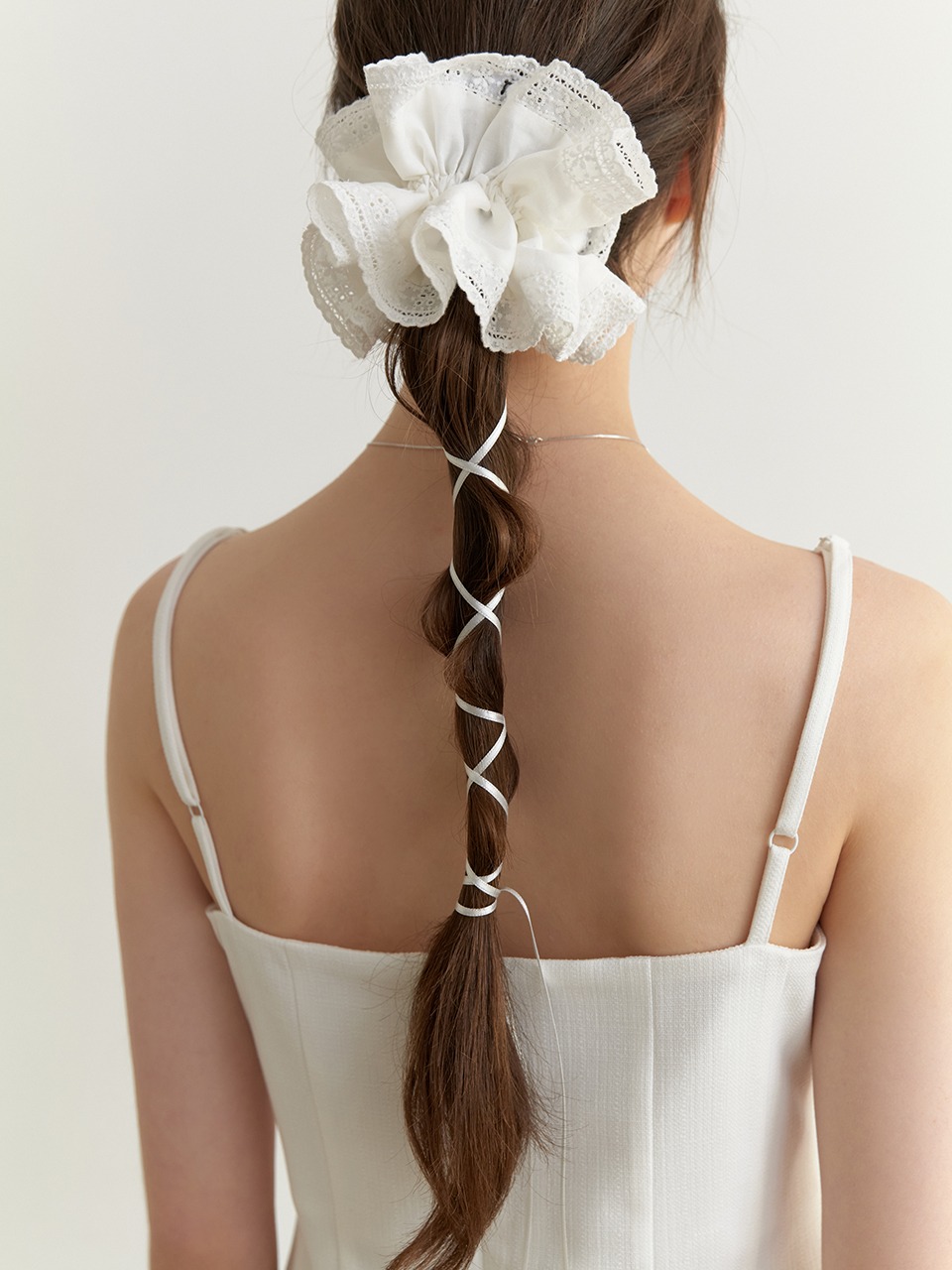 Pillow strap scrunchie (white)