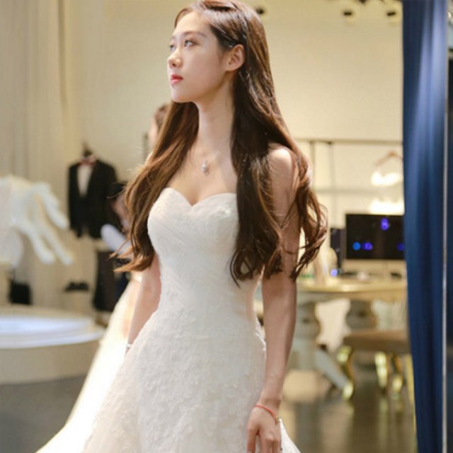 [해외] TOP신상 패션 오픈숄더 웨딩복 신부 미니얼 튜브탑 슬림 화이트 웨딩드레스