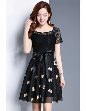 [해외] 레이스 반소매 평방 칼라 자수 레이스 슬림 드레스