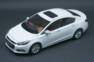 1:18 Chevrolet New Cruze 기아 /다이캐스트 /모형자동차 /진열/장식/키덜트/미니어쳐