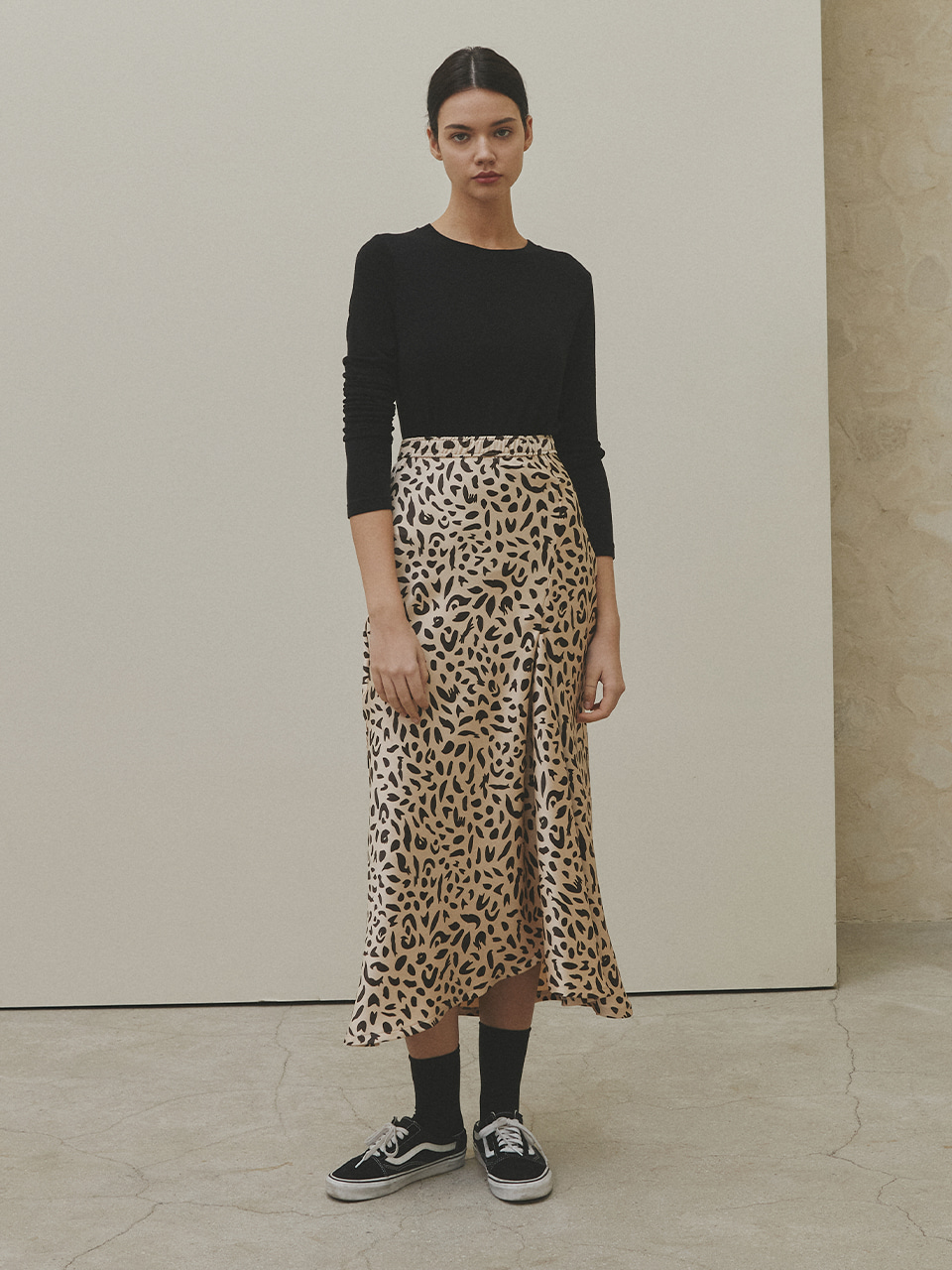 HACIE - UNBALANCED SLIT SATIN SKIRT [LEOPARD]