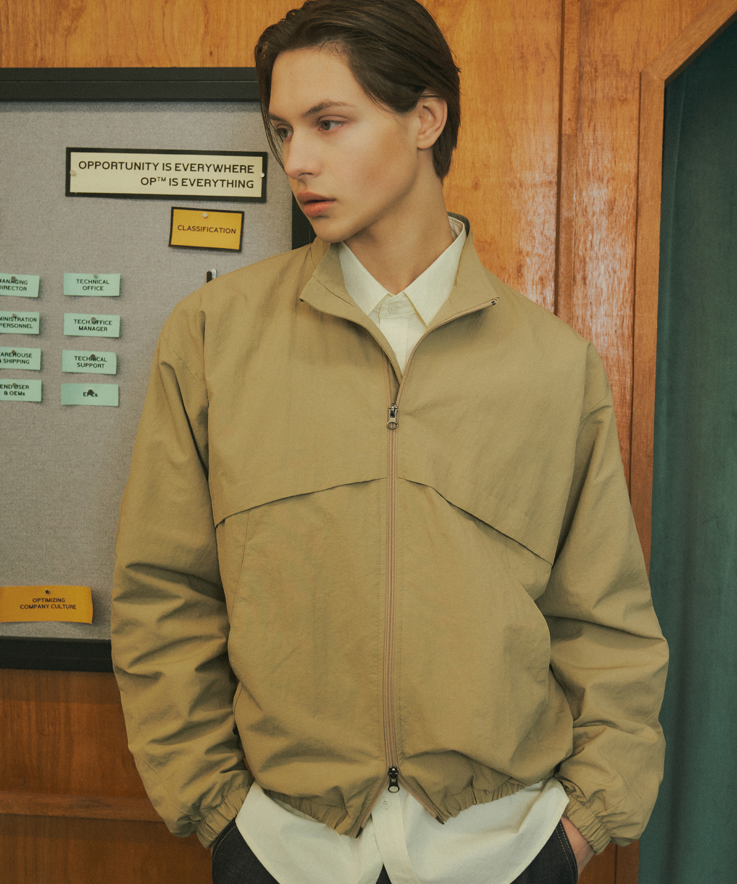 O30004 Curved windbreaker_Beige