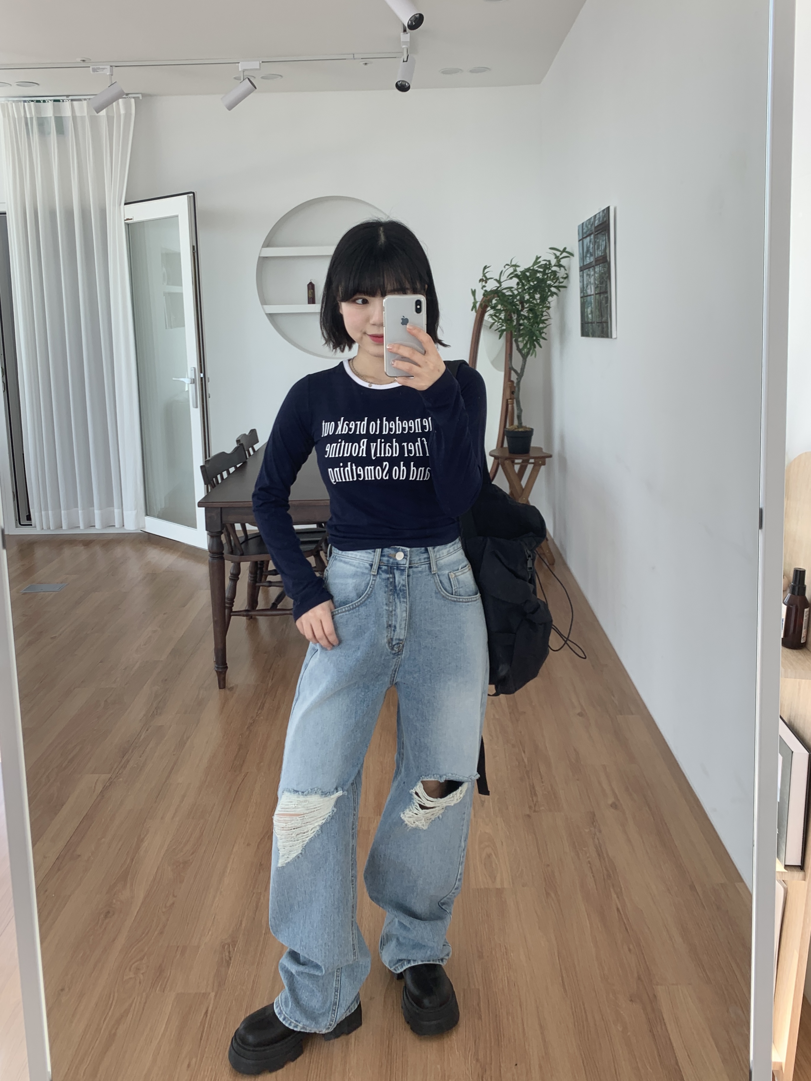 [세트] 브롱 배색 티셔츠 네이비 + 아벨 찢청 와이드 팬츠