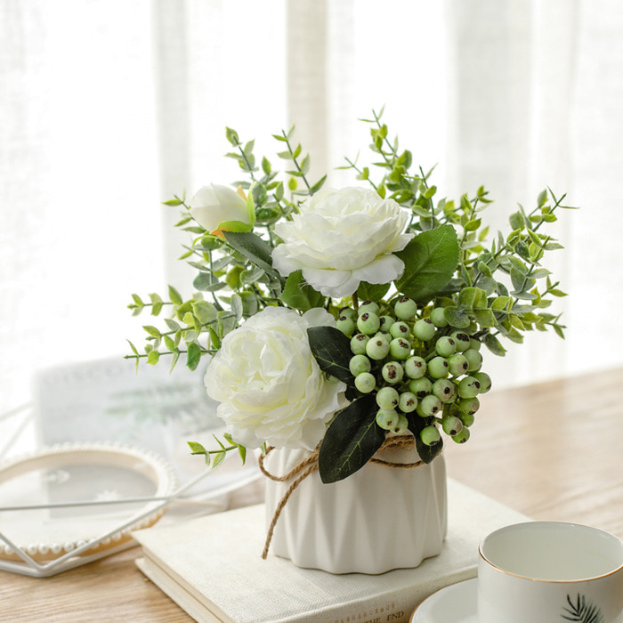 북유럽풍 조화 꽃 인테리어 식탁 꽃병 흰장미