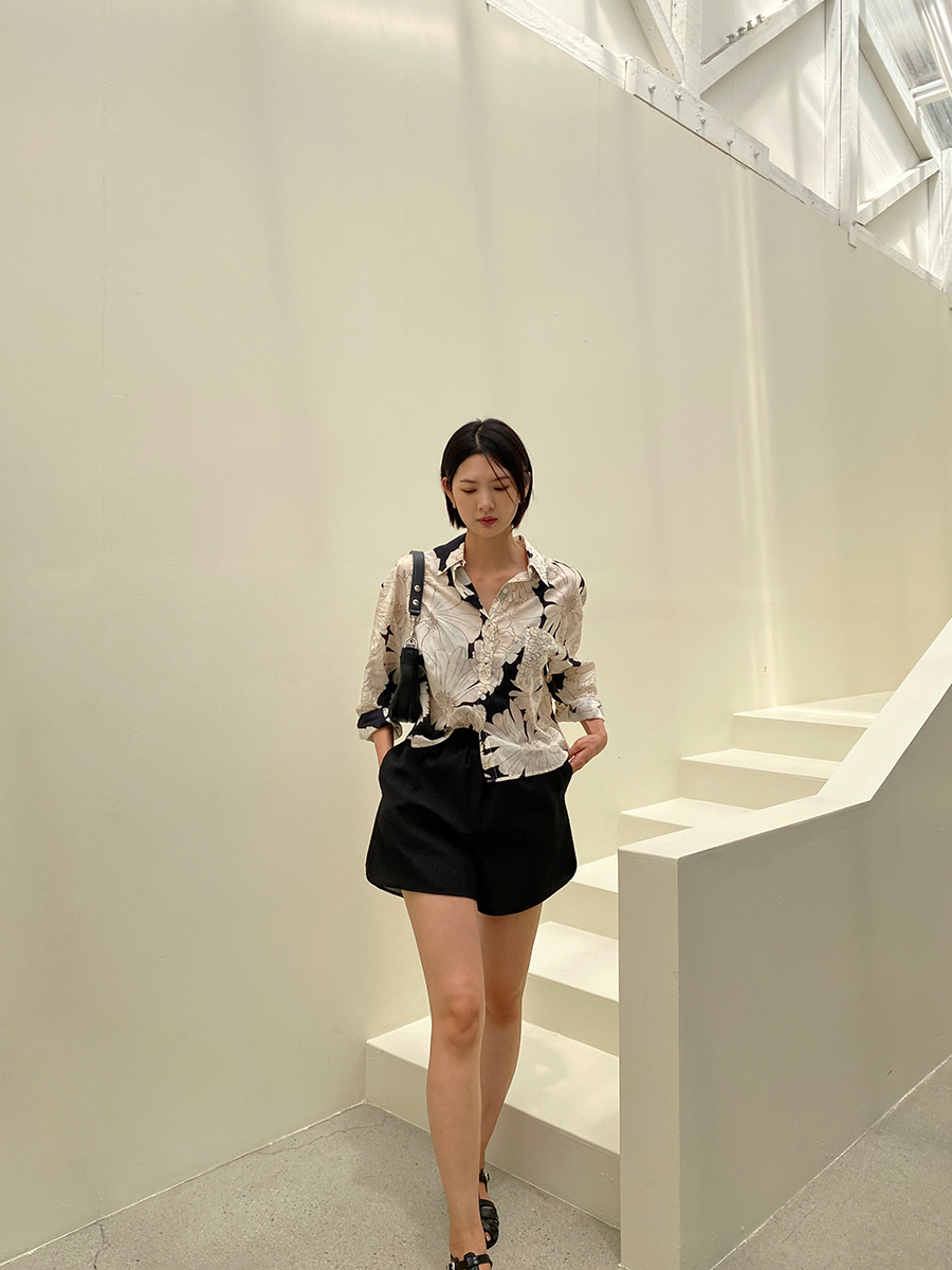 blouse model image-S11L32