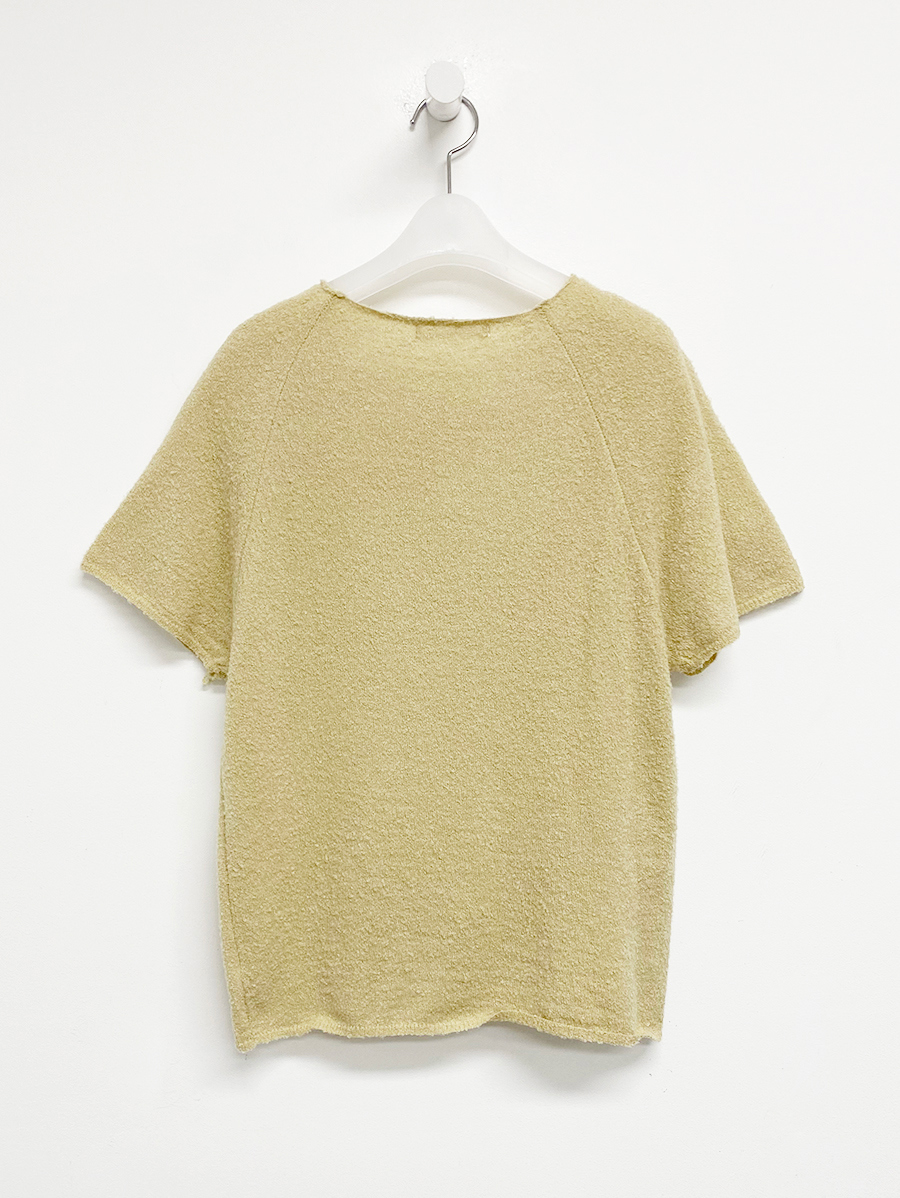 short sleeved tee yellow color image-S5L6