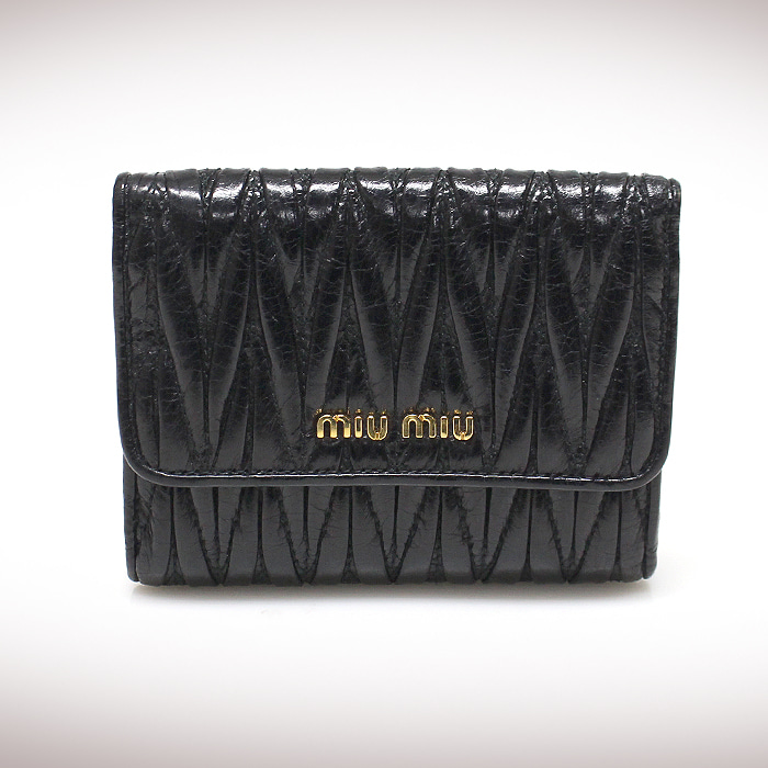 MiuMiu(미우미우) 5MH523 블랙 마테라쎄 럭스 금장 로고 반지갑