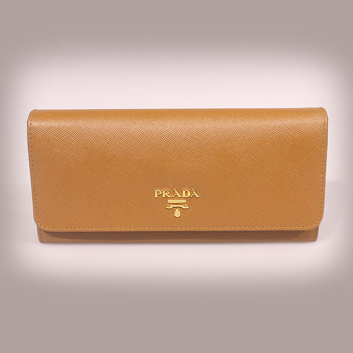 Prada(프라다) 1M1132 CARAMEL 사피아노 금장 로고 장식 장지갑