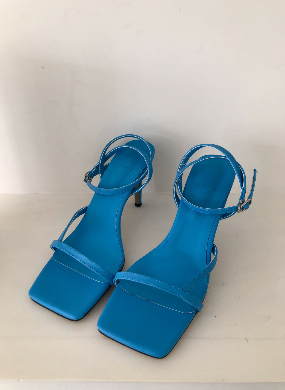 신발 딥블루 색상 이미지-S1L36