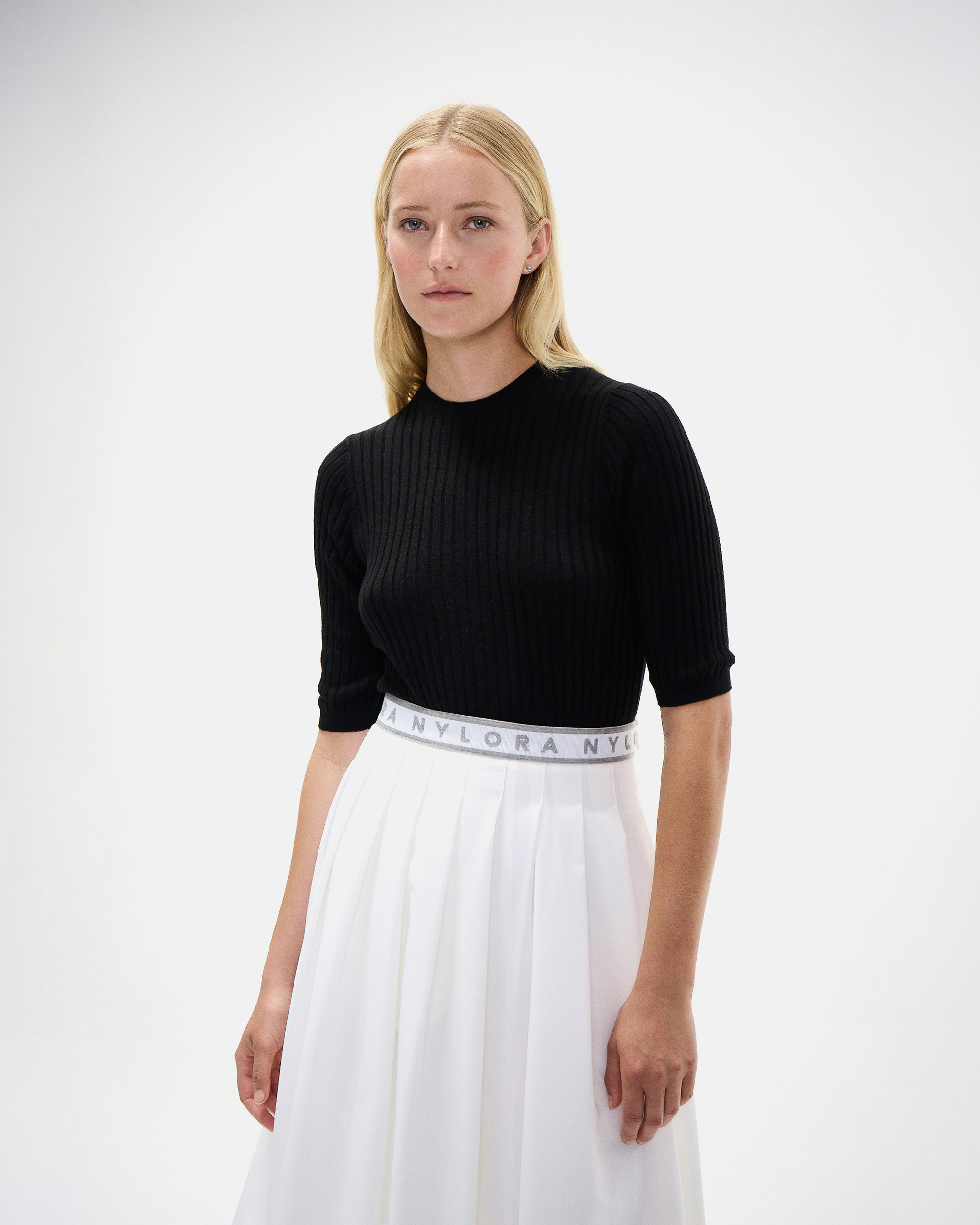 MONICA RIBBED SWEATER BLACK | 나일로라