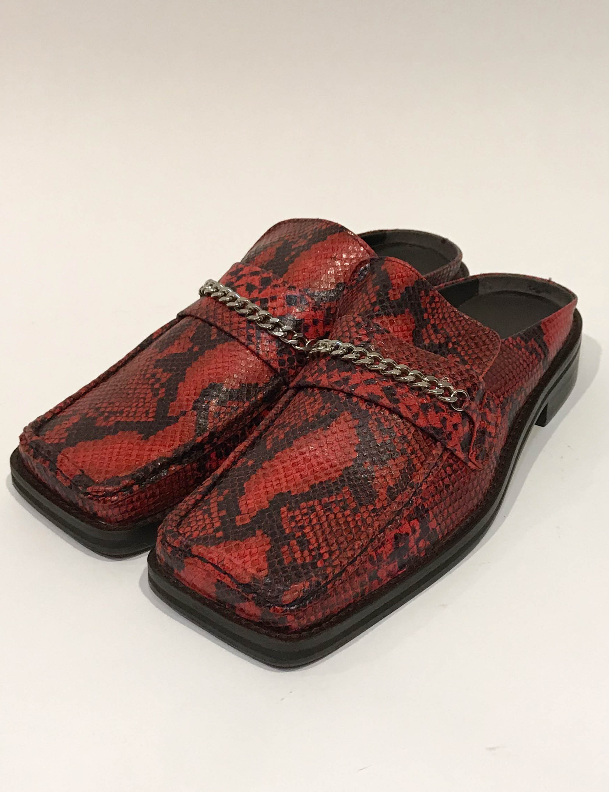 LOAFER MULE_RED EMBOSSED SNAKE