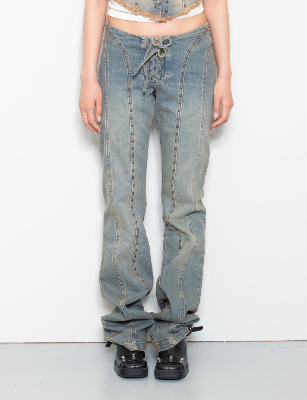 SUNSET WASH LARA LACED DENIM STUDDED TROUSERS_BLUE