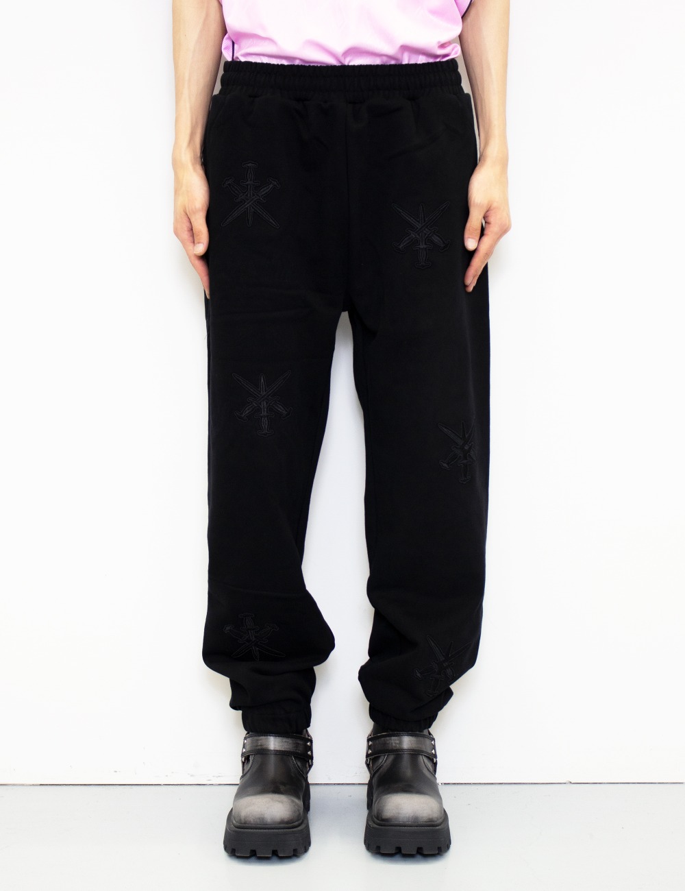 DAGGER EMBROIDERY JOGGERS_BLACK