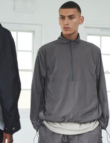 PACKABLE WINDBREAKER_LEAD