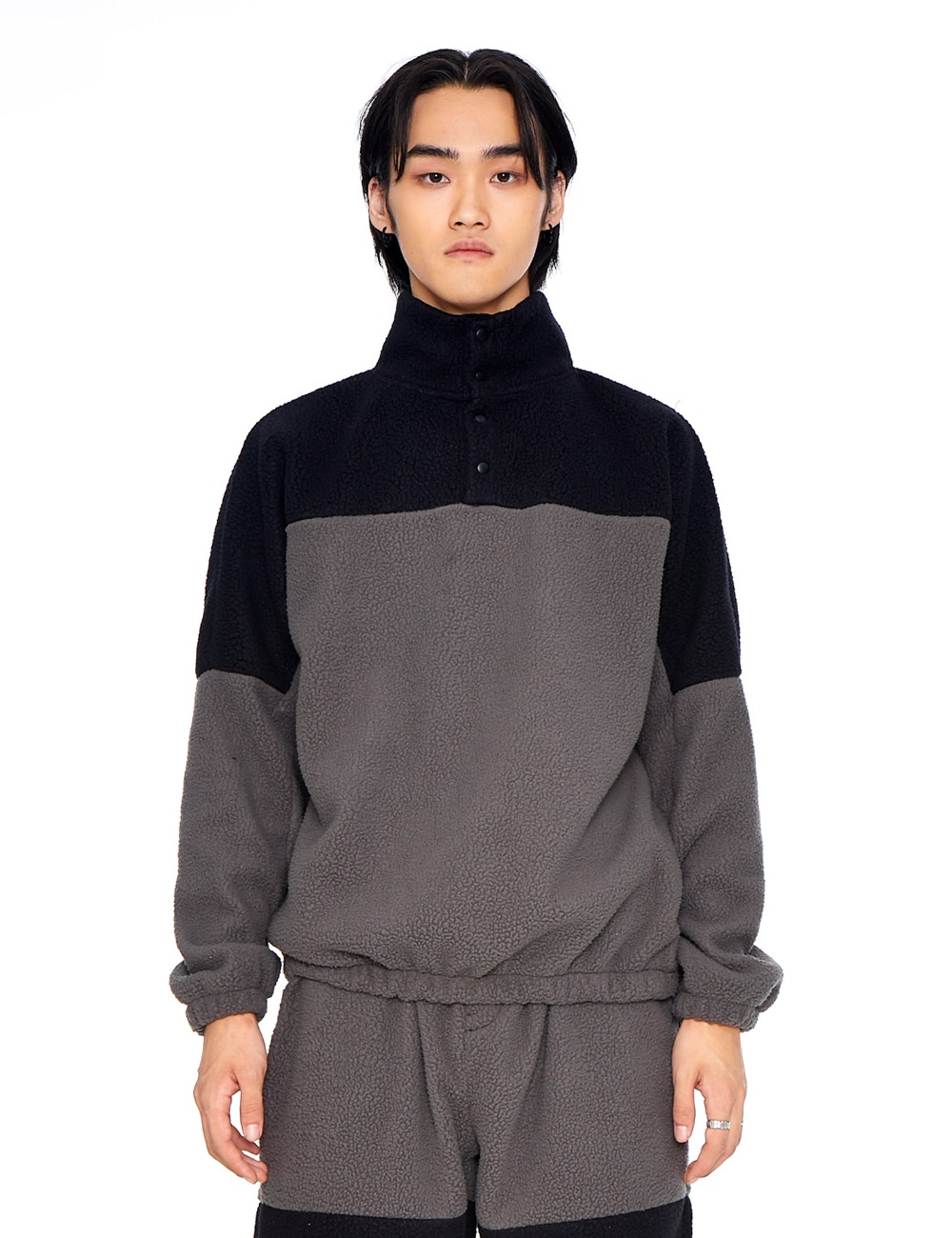 COLOR-BLOCKED FLEECE PULLOVER_BLACK &amp; GREY