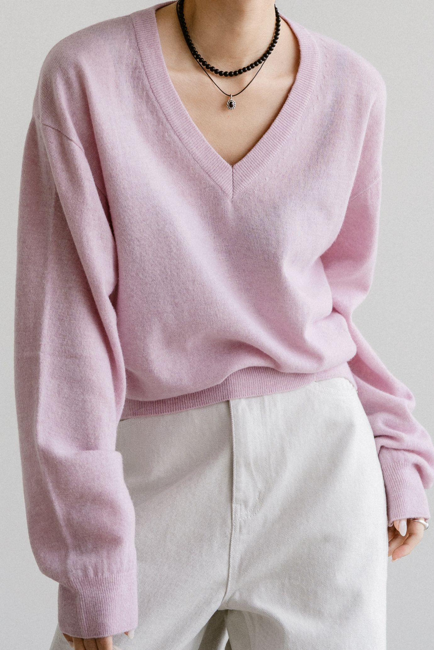 19578_ Wool V-Neck Sweater [ow]