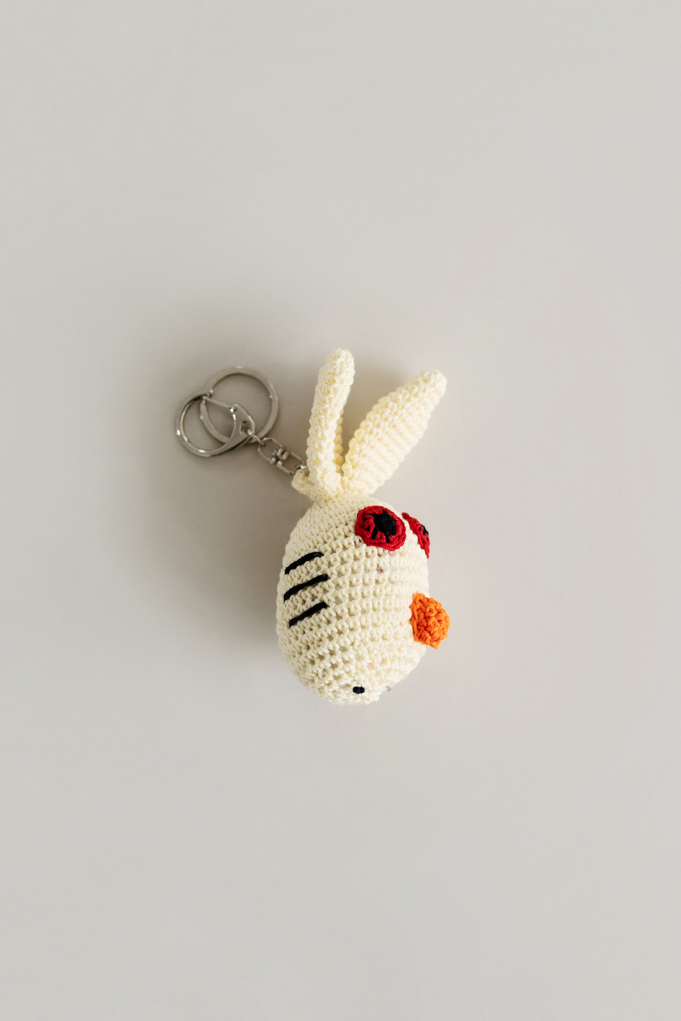 18079_Knitted rabbit keyring