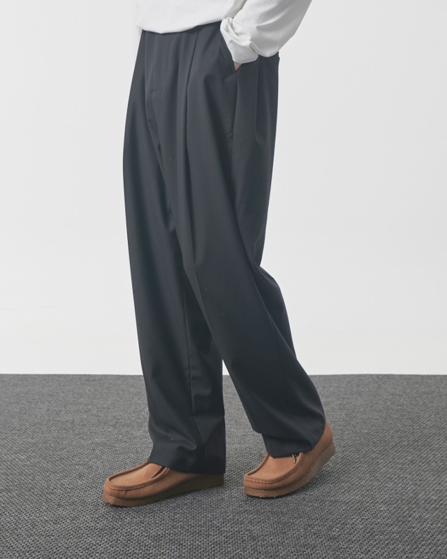 (ASI) REVERSE QUAD-TUCK CURVED SLACKS_BLACK