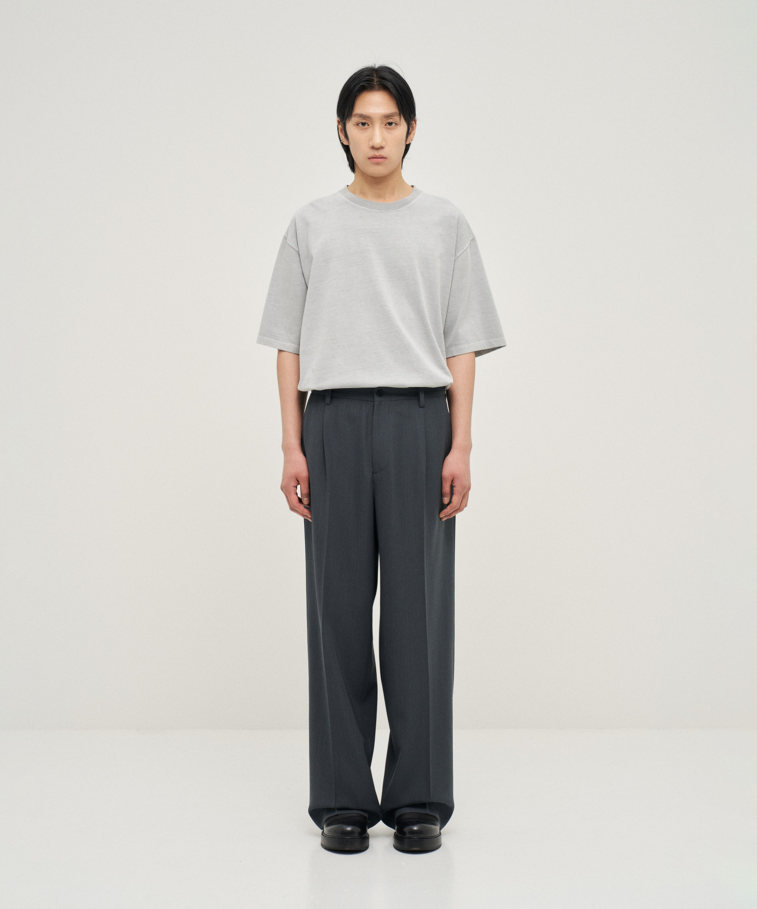 Two Tucks Wide Trousers (Charcoal)
