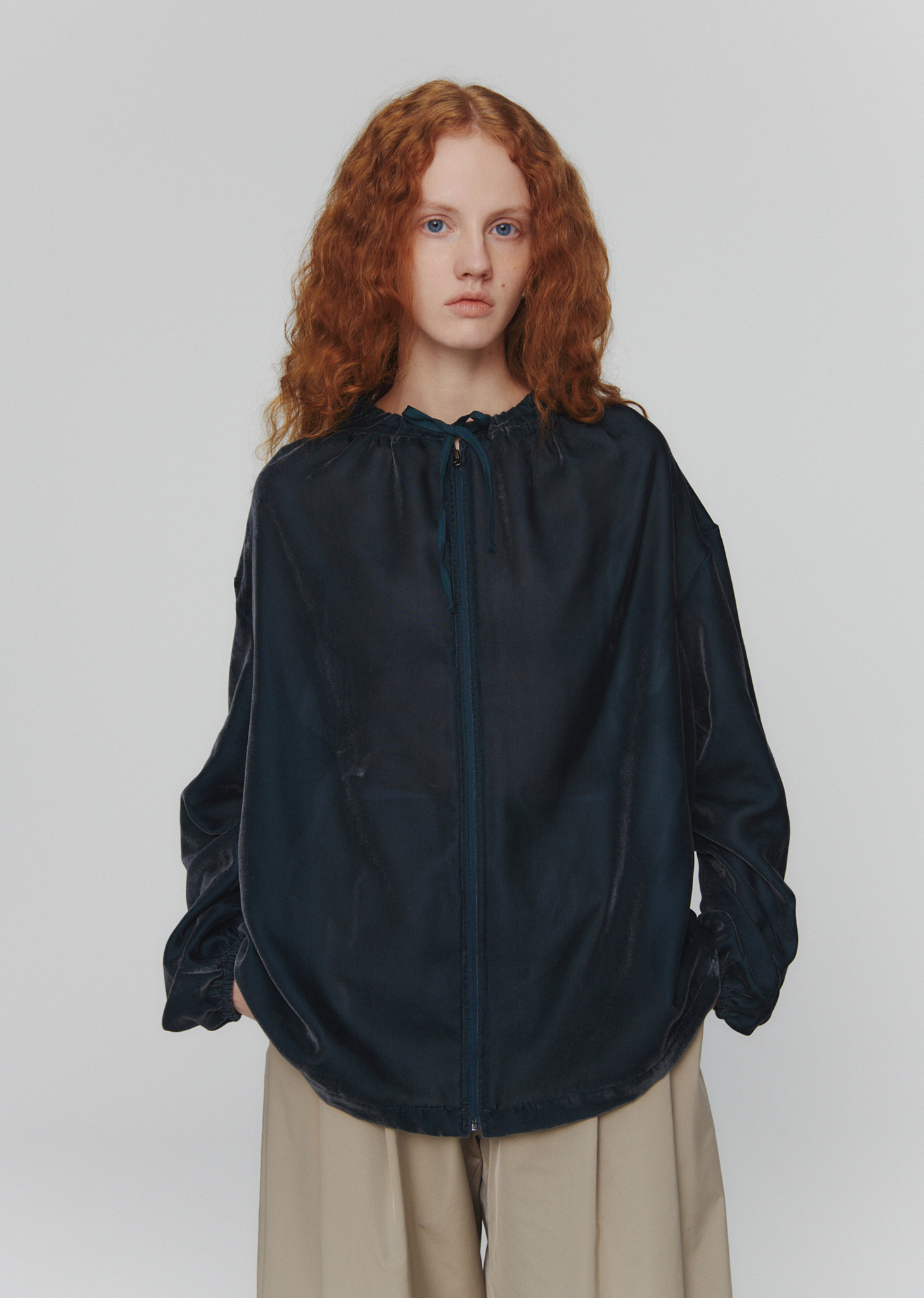 VELVET SHIRRING HOODIE (2COLORS) - 아모멘토