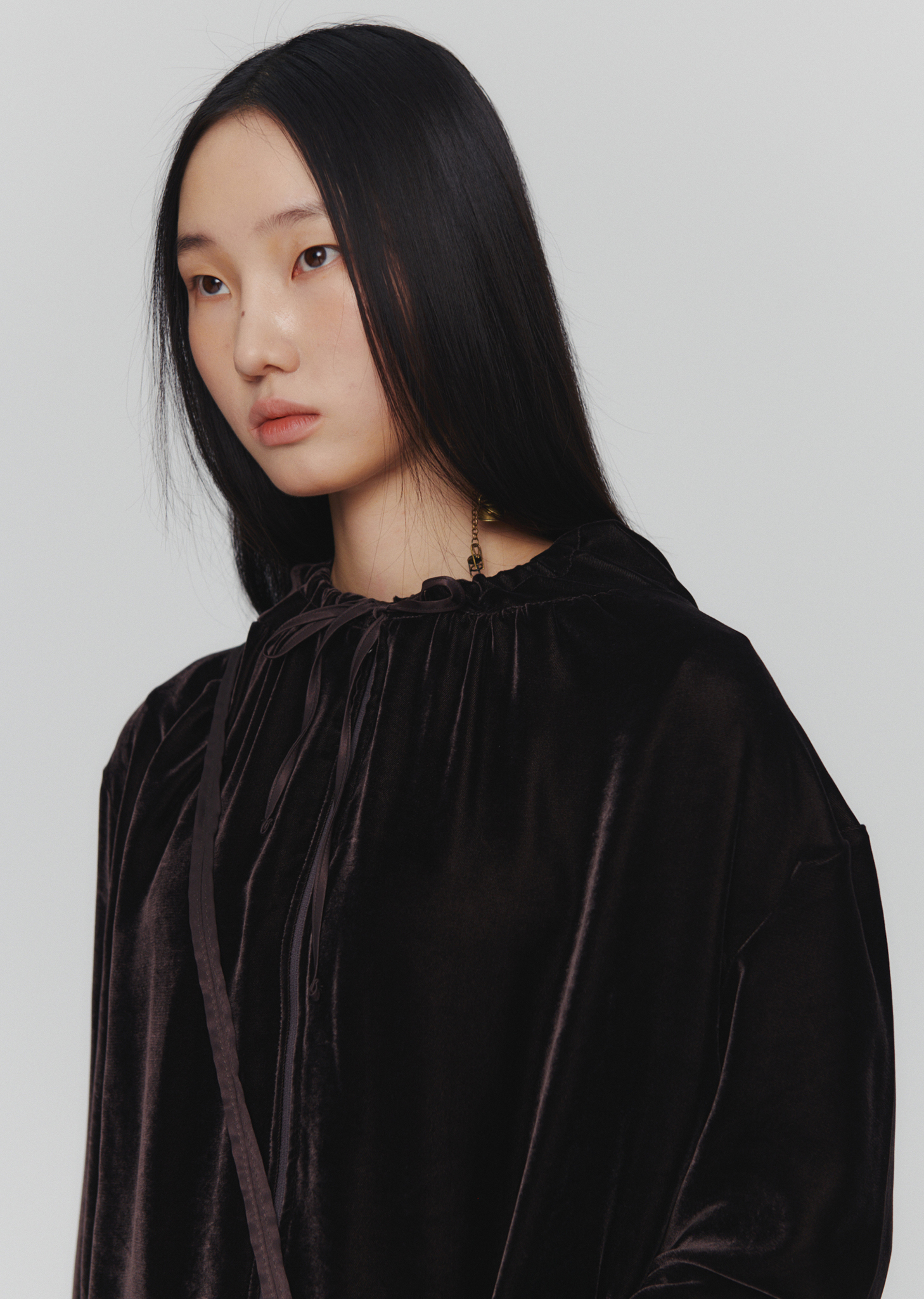 人気ランキング HOODIE SHIRRING VELVET (2COLORS) 아모멘토 - ジャケット・アウター