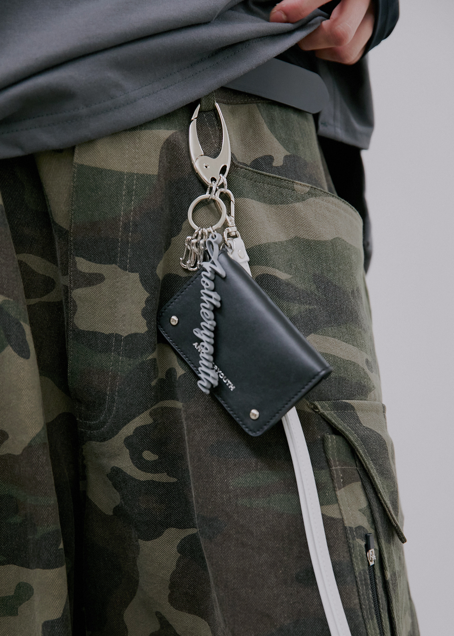 ☆韓国人気☆logo karabiner/ANOTHERYOUTH☆ ANOTHERYOUTH