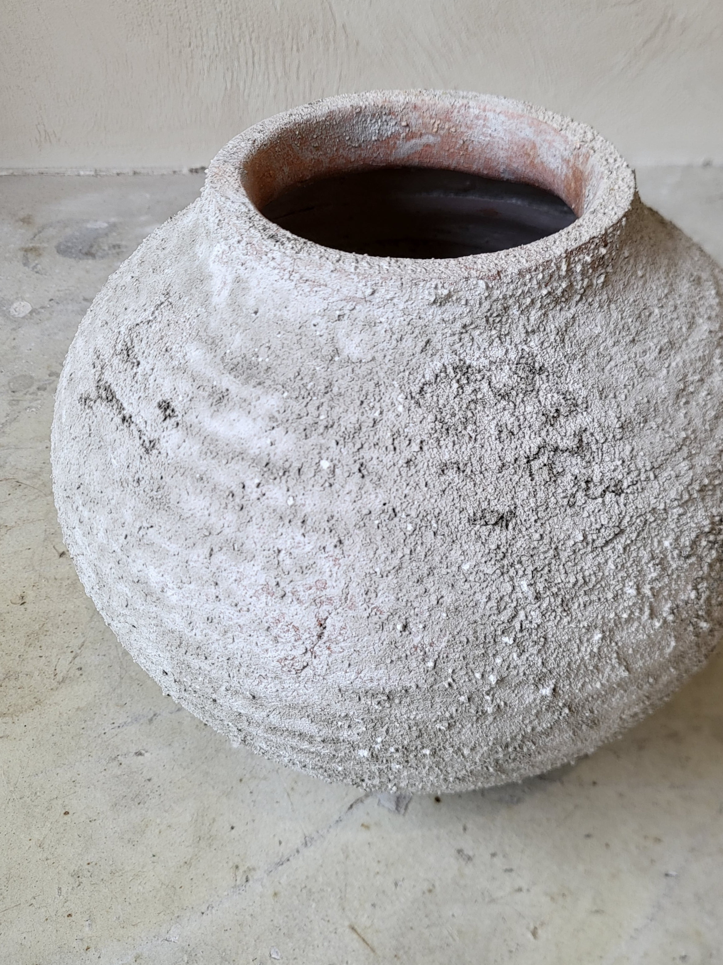 Dry Texture Teracota Pottery