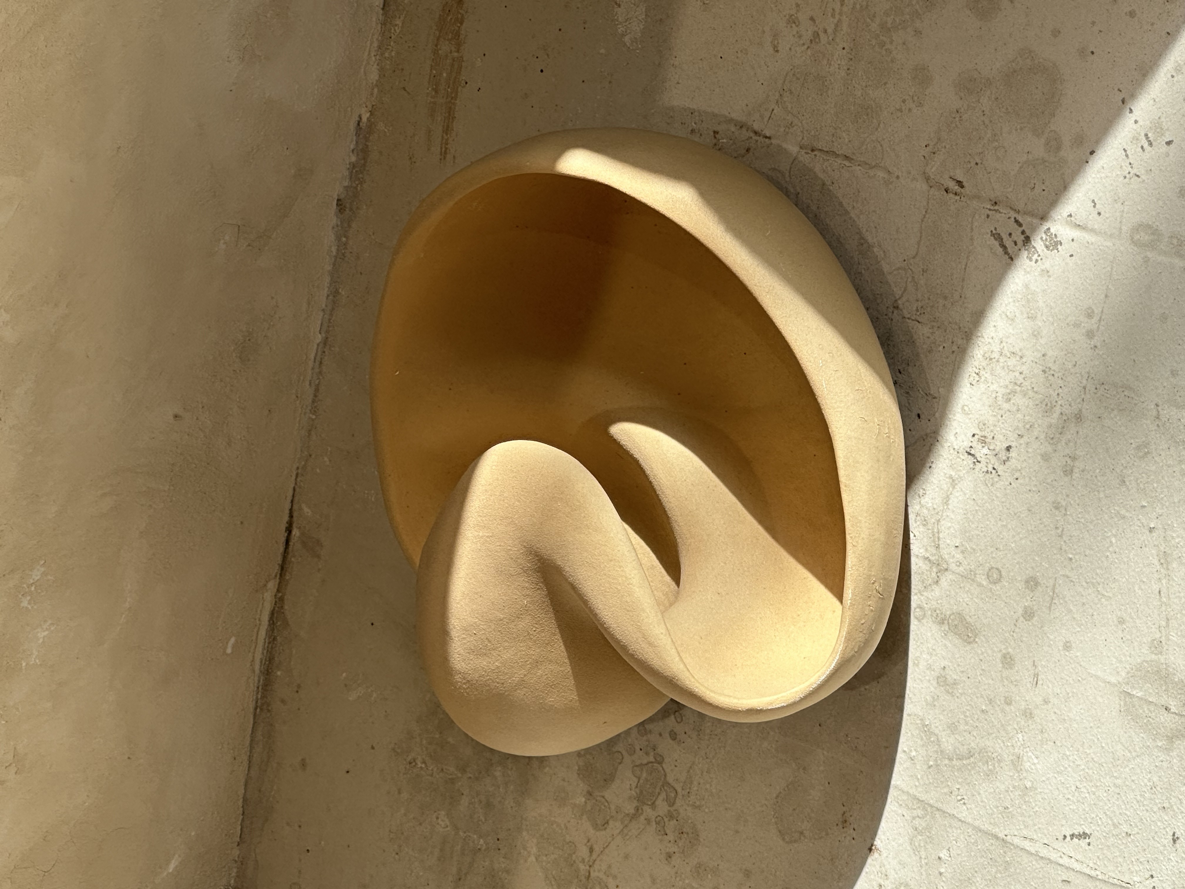 Natural curve ceramic object