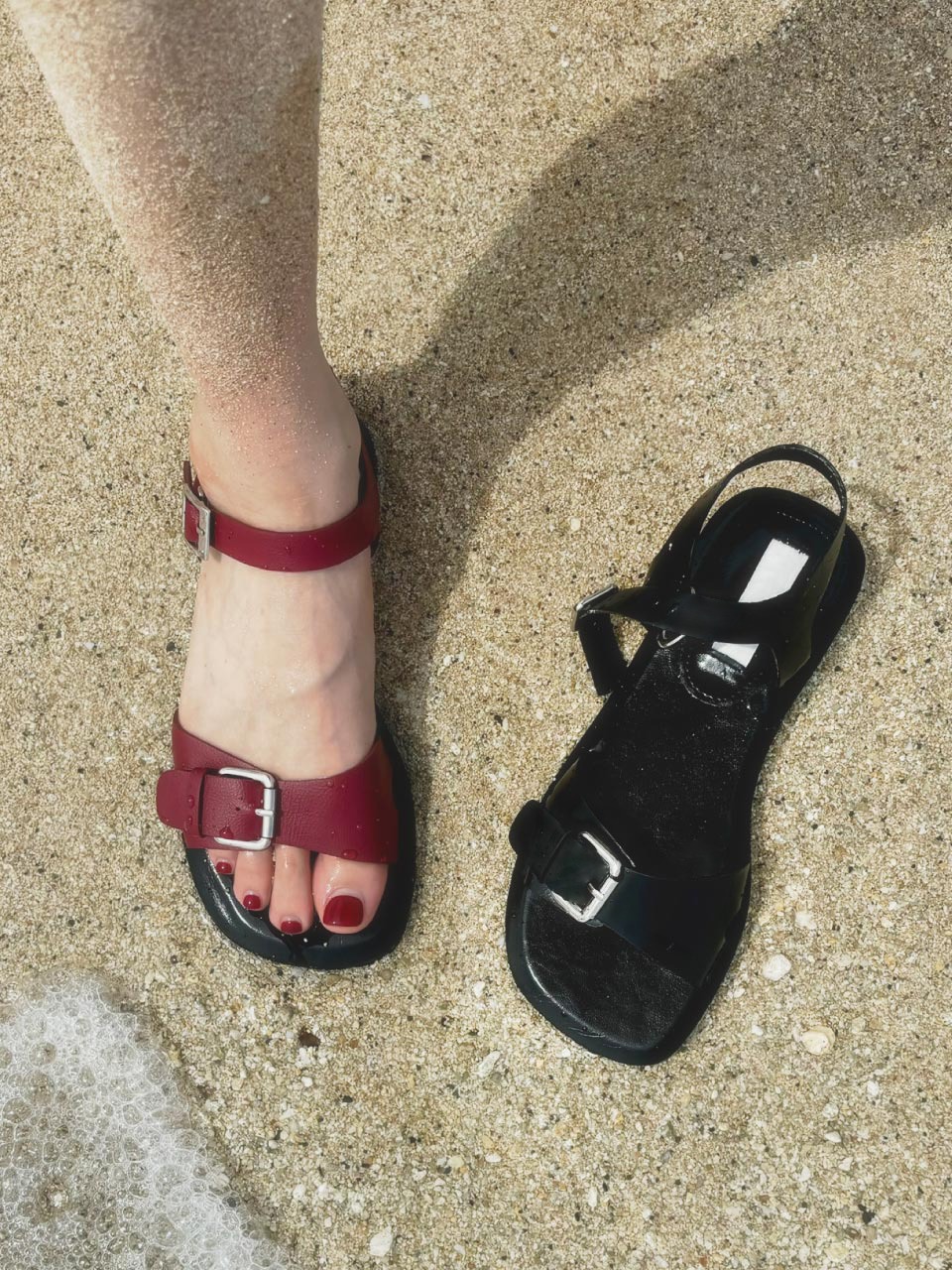 Matt buckle sandals