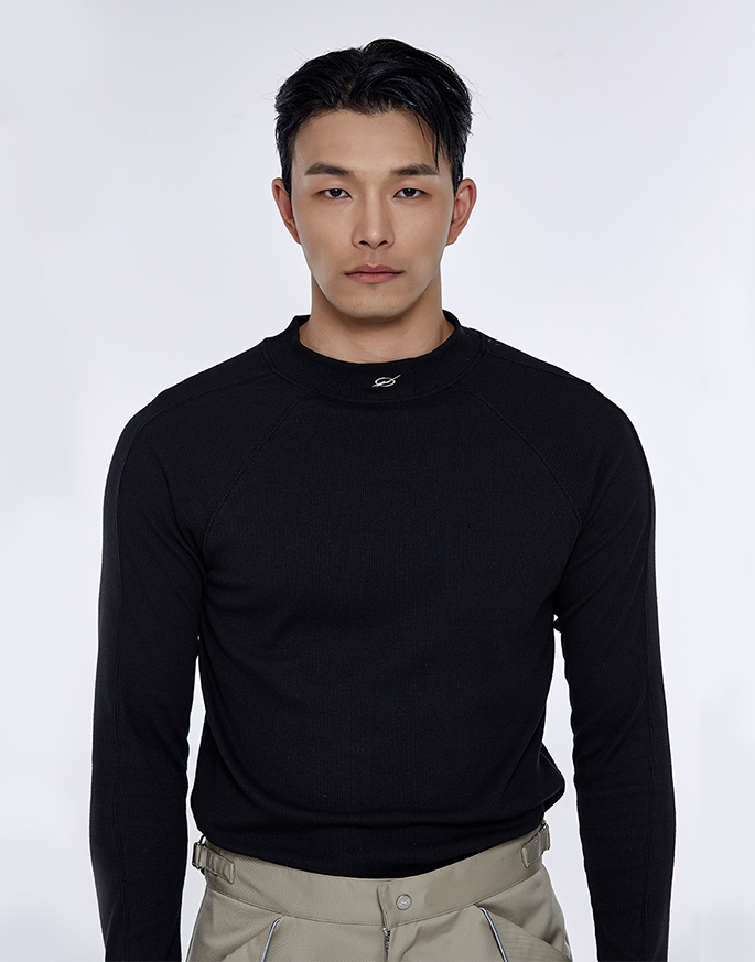 [51PERCENT] Logo mock neck longsleeve _ Black