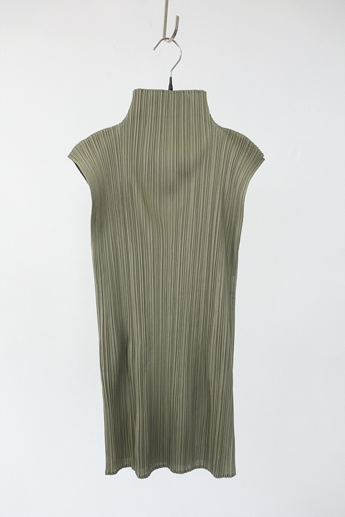 PLEATS PLEASE by ISSEY MIYAKE