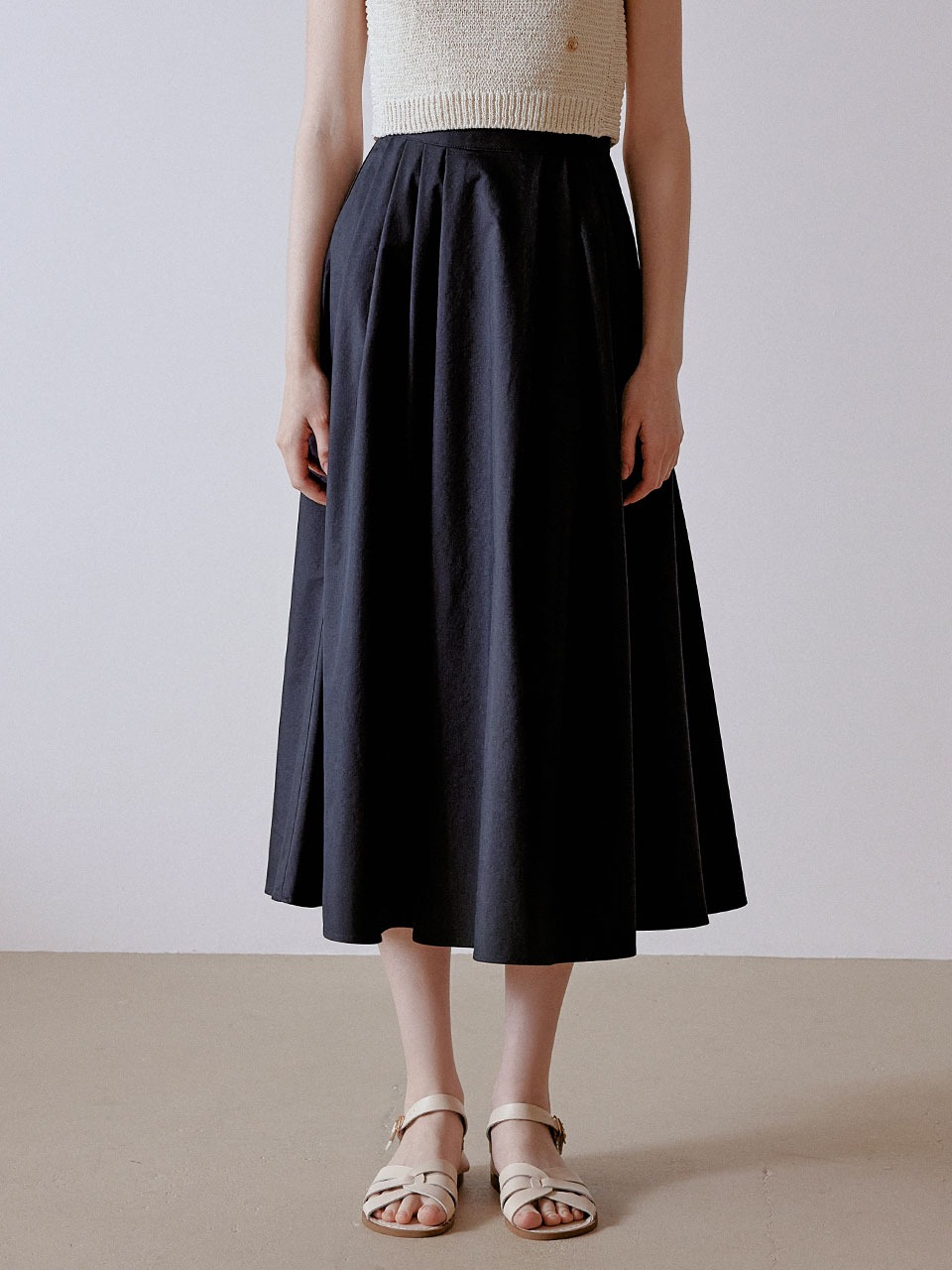 Letter pleats skirt (navy)