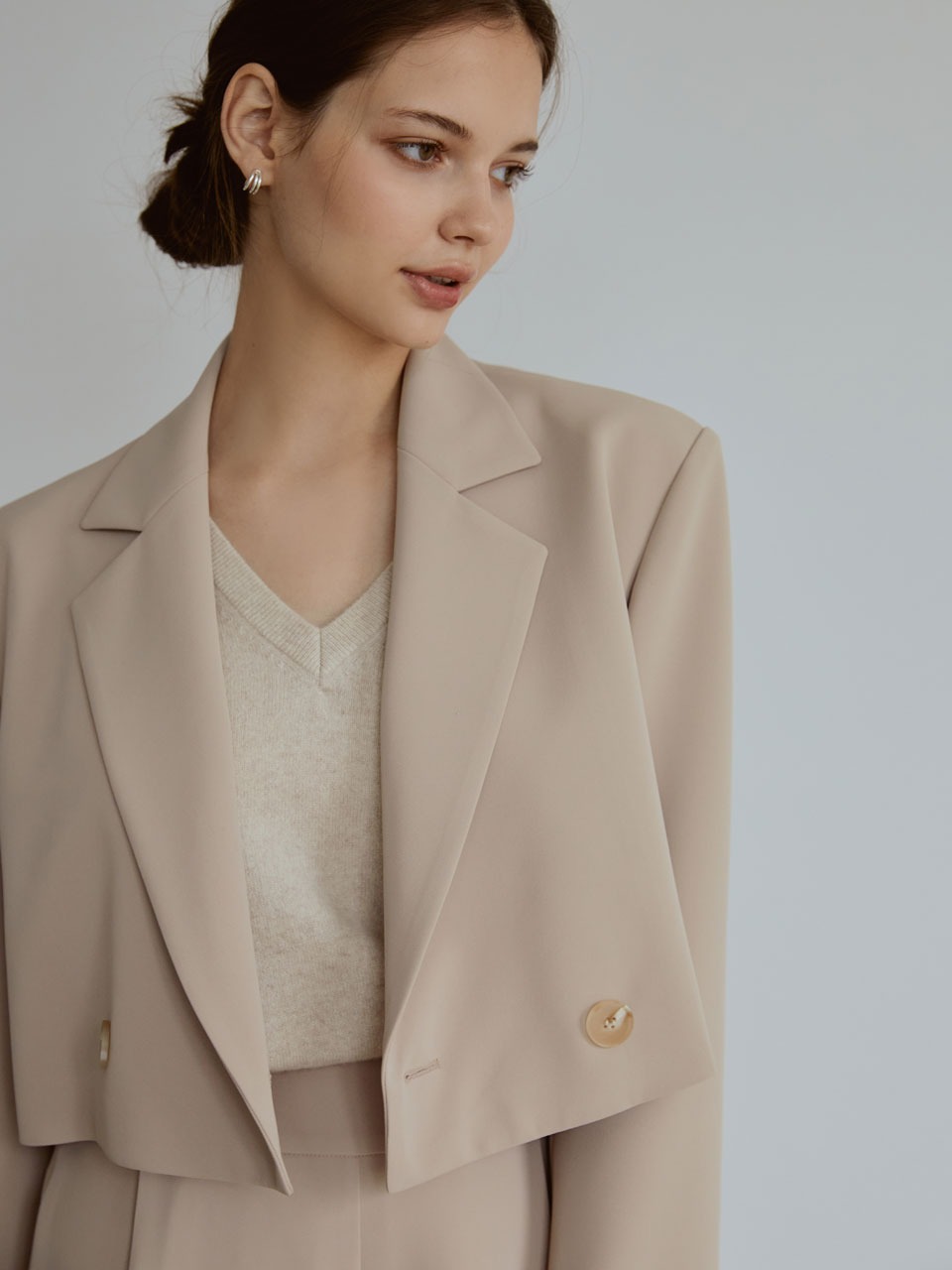 Double button crop jacket (beige)