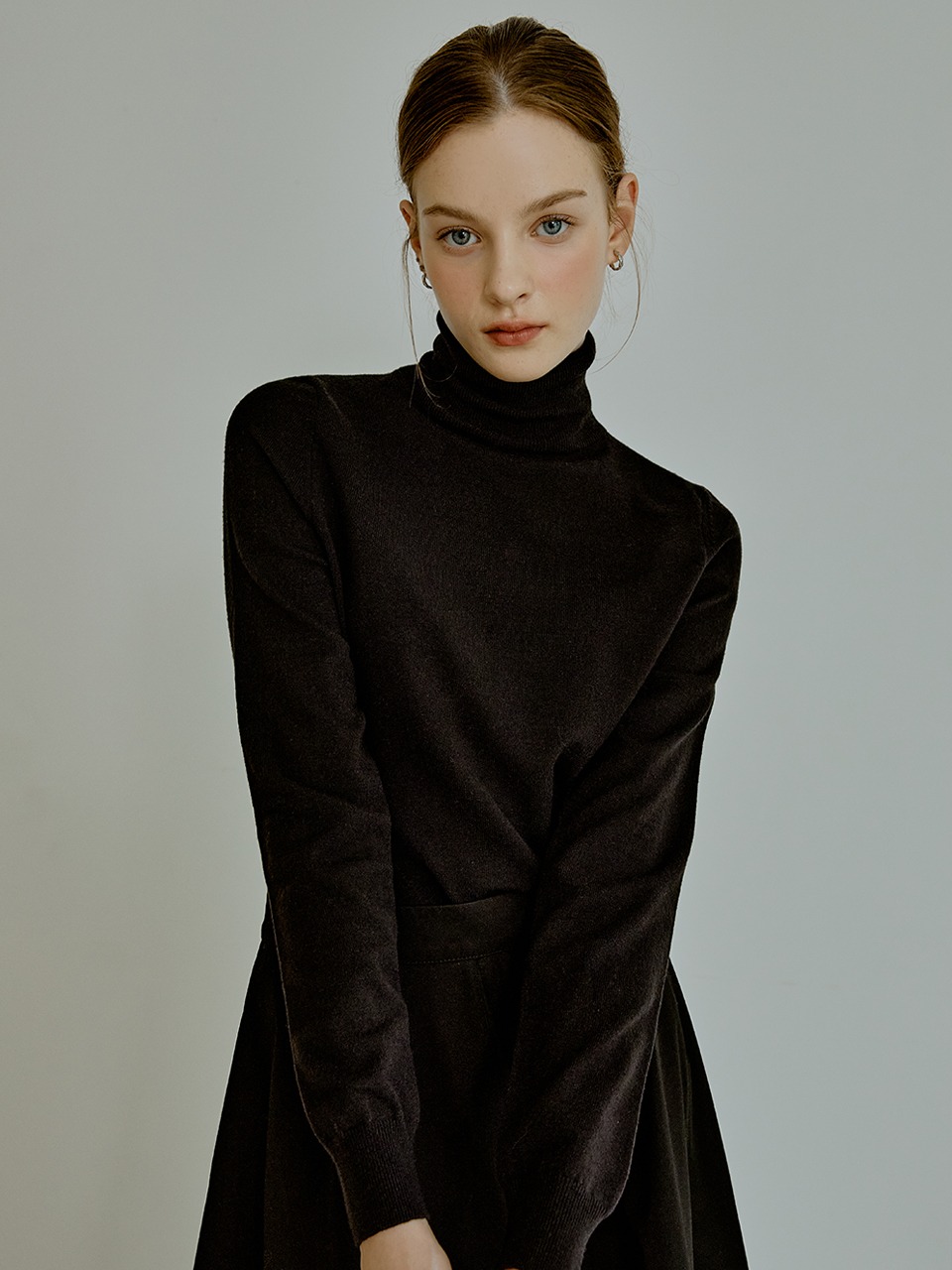 Basic slim-fit turtleneck (black)