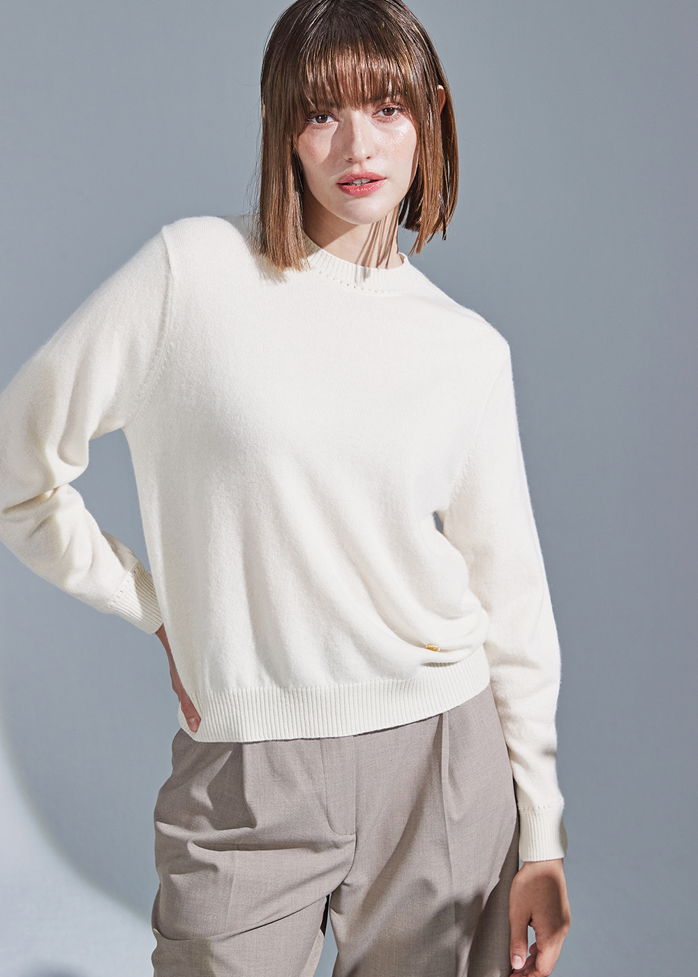 Round curved sleeve pullover(cream)  20%