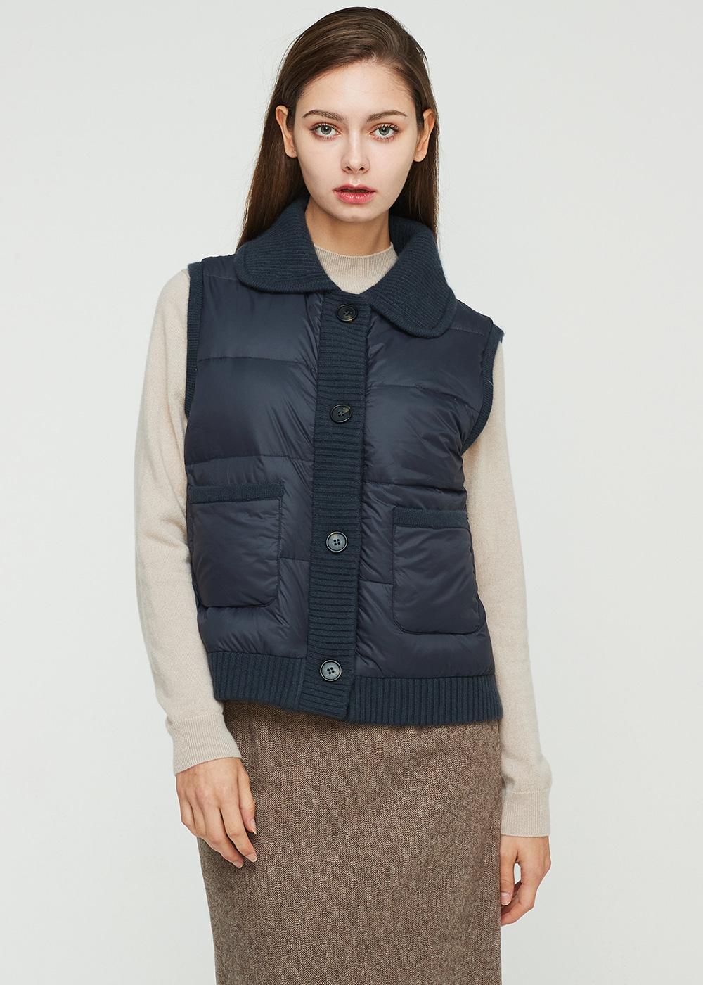 Wide collar goose vest (cement) 20%