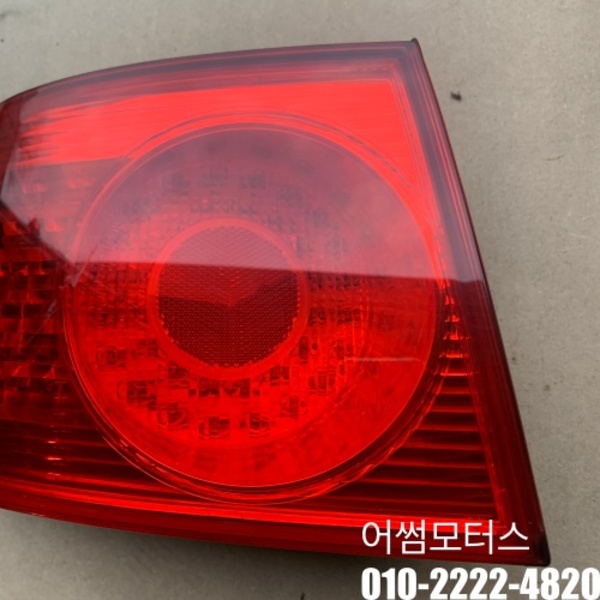 폭스바겐 페이톤 운전석 후미등 렌즈 밝은색상 3D0945095D