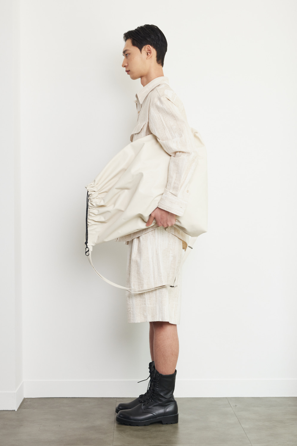 ★関税込★Contemporary Accounts★Faux-Leather Drawstring Bag FAUX-LEATHER DRAWSTRING BAG (CREAM) - Contemporary Accounts