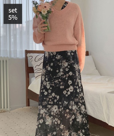 Novell V 领羊驼毛针织衫（30% 羊毛）+ 心情花卉连衣裙 女装购物中心DALTT