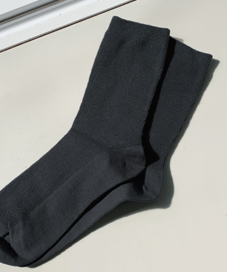 Dark gray socks : [PRODUCT_SUMMARY_DESC]