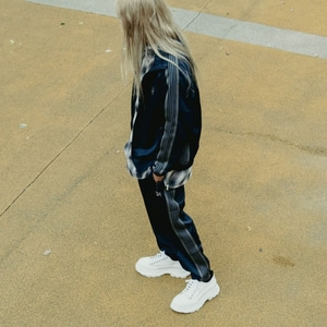 니들스트랙자켓, 니들스트레이닝복