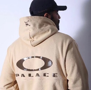 Palace X Oakley 블랙 후드티셔츠