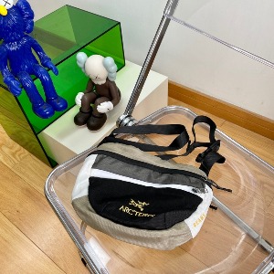 빔스 X ARC&#039;TERYX 콜라보 힙색