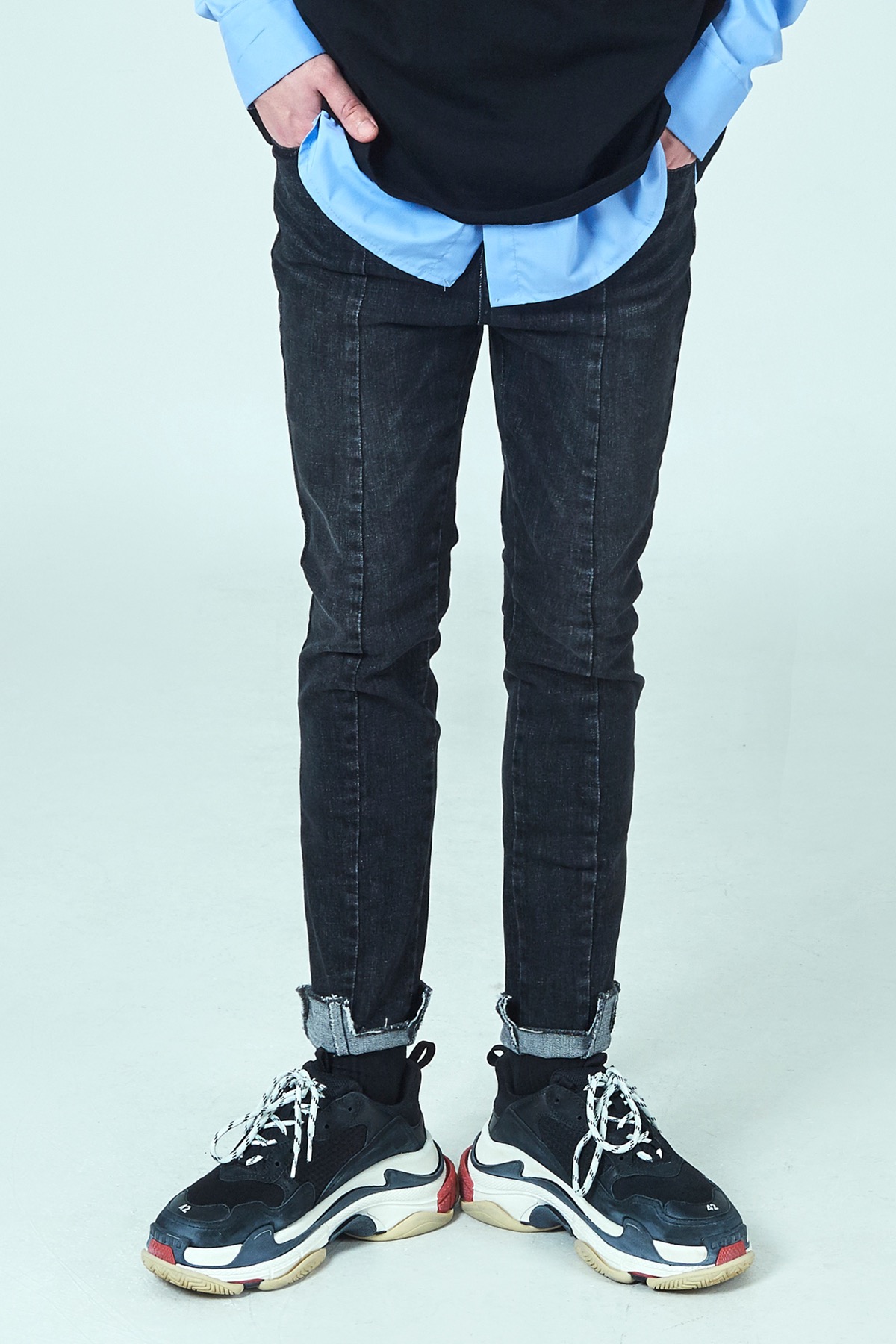 [갓세븐 진영 착용]BLACK IMBALANCE CROPPED JEANS