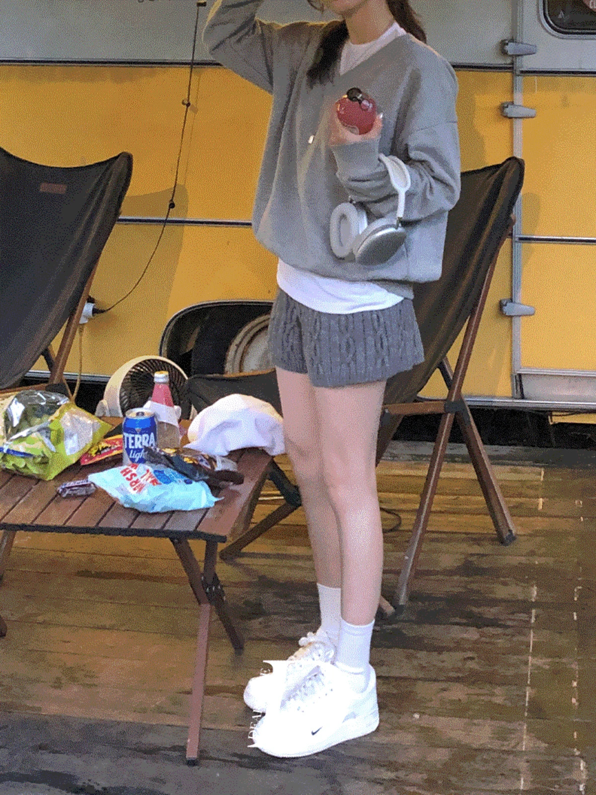 MADE 스테디 브이넥 맨투맨 ༘⋆