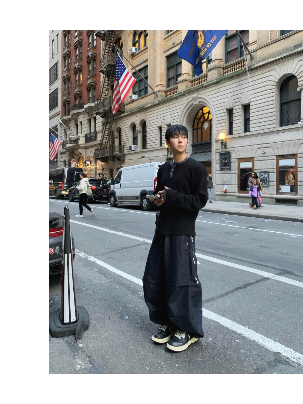 긴팔 티셔츠 모델 착용 이미지-S2L19