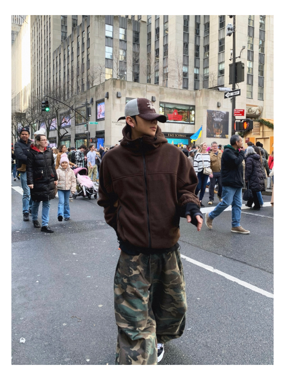 긴팔 티셔츠 모델 착용 이미지-S2L12