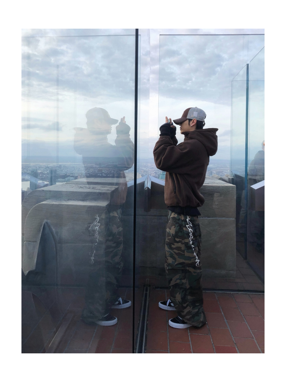 긴팔 티셔츠 모델 착용 이미지-S2L14