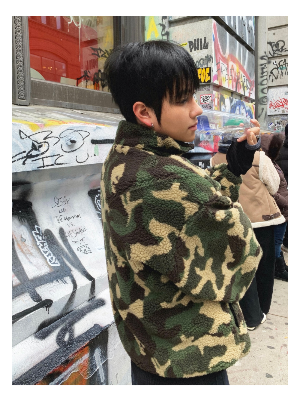 긴팔 티셔츠 모델 착용 이미지-S2L5